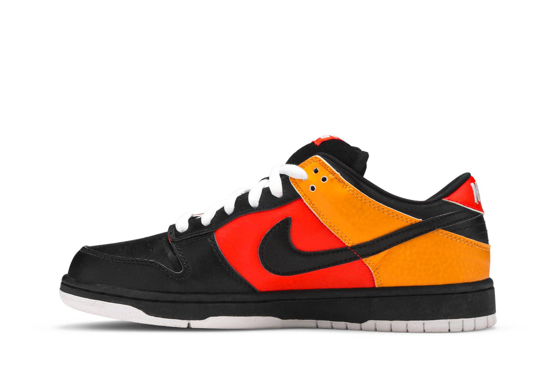 NIKE SB DUNK LOW PRO ‘RAYGUN AWAY’